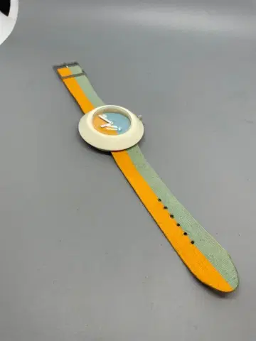 플라스틱제 1970년대? 수동 와인딩 시계 데드스탁