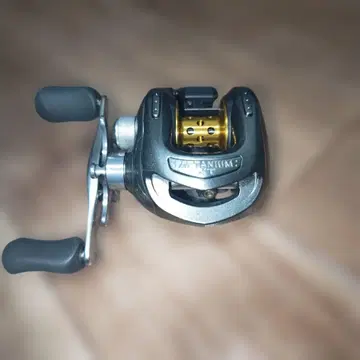 시마노 05 메타늄 XT 우핸들 릴만