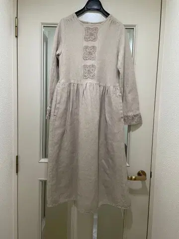 TSUHARU by 사만사 모스모스 가슴 자수 원피스