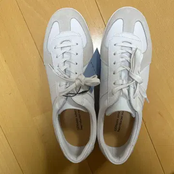 화이트 스웨이드 레트로 스니커즈 L 사이즈