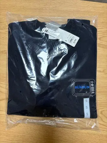 [ S ] GU 퍼펫순순 맨투맨