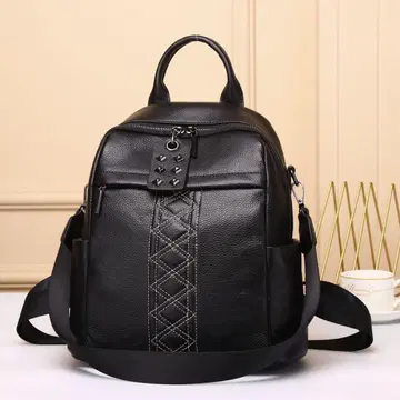 스터드 장식 블랙 가죽 백팩