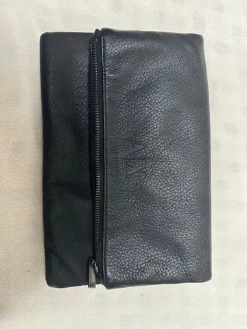 AX 블랙 가죽 클러치백