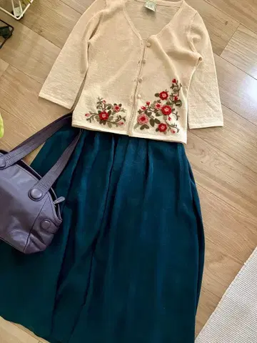 2 시빌라 자수 니트 가디건