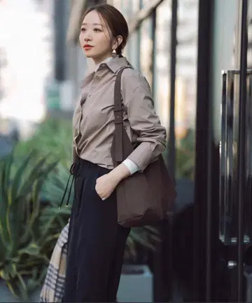 완판 택 포함 새상품 NBB 골드 버튼 형태 셔츠 베이지