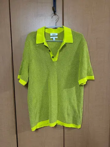 COS 라임 그린 반팔 피케 셔츠