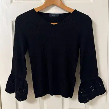 [ 새상품 ] JUSGLITTY 블랙 리브 7부 소매 니트