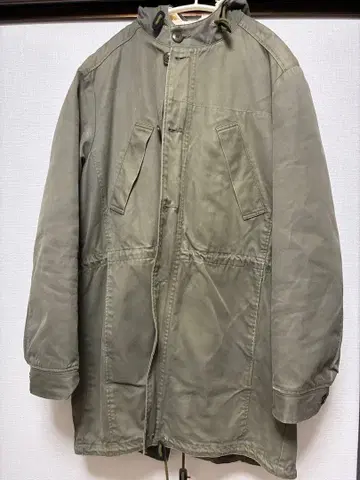 올리브 그린 후드 부착 모즈 코트