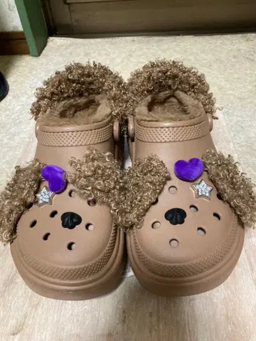 Crocs 브라운 퍼 클로그 샌들