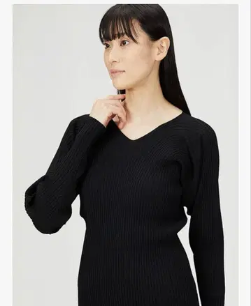 리브 V넥 스웨터 블랙