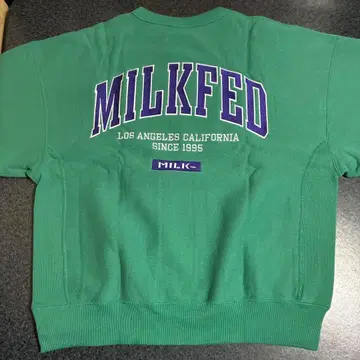 MILKFED. Champion 콜라보 로고 자수 속기모 트레이닝복