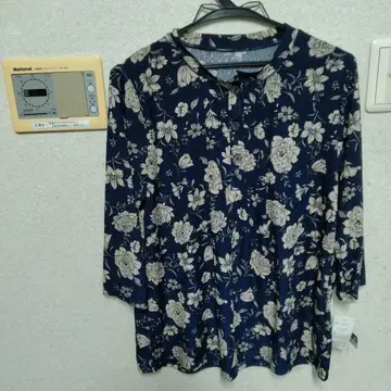 네이비 꽃무늬 반팔 셔츠