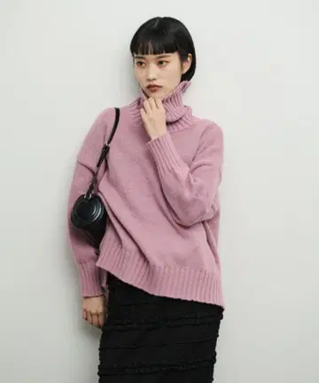 핑크 터틀넥 니트