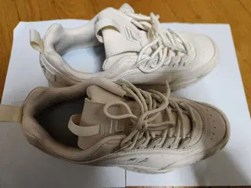 디스럽터 2 웨지 베이지 스니커즈 FILA