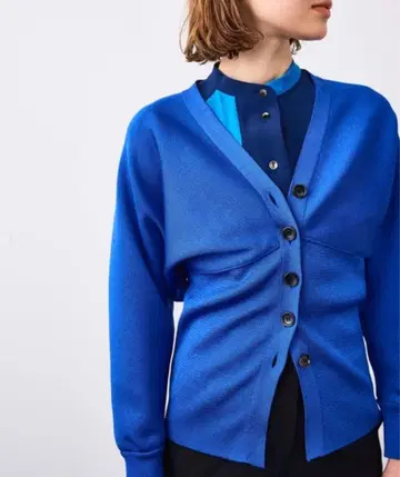 UNITED TOKYO 유나이티드 도쿄 폼 V넥 가디건