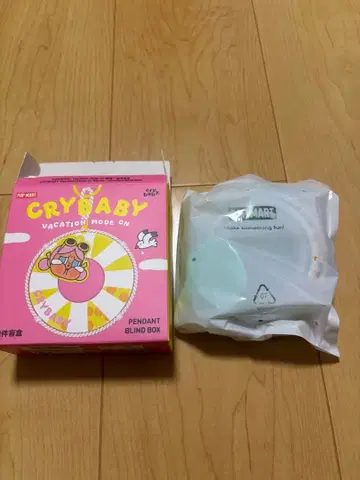 POPMART CRYBABY Vacation Mode On 펜던트