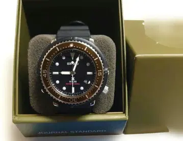 새상품급 세이코 프로스펙스 V147-0BZ0 카키 튜나캔 솔라