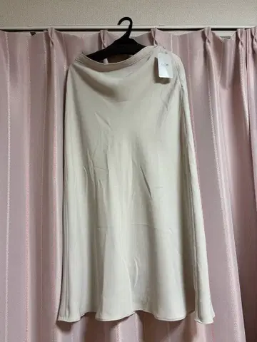 플레어 스커트 베이지 화이트