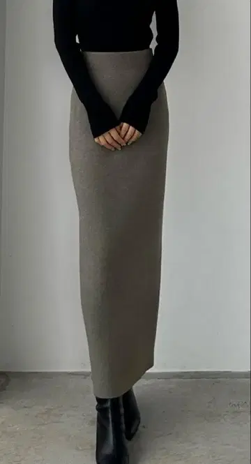 Louere/ 루엘레 타이트 니트 펜슬 스커트