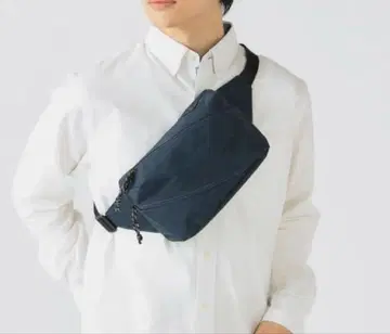 BEAMS HEART 폴리에스테르 바디백 네이비