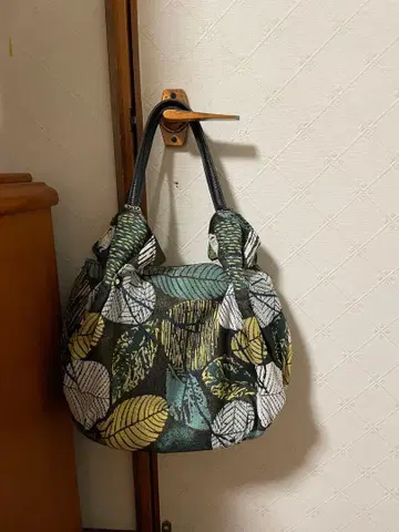 [ 미사용 ] 잎사귀 패턴 자수 같은 토트백