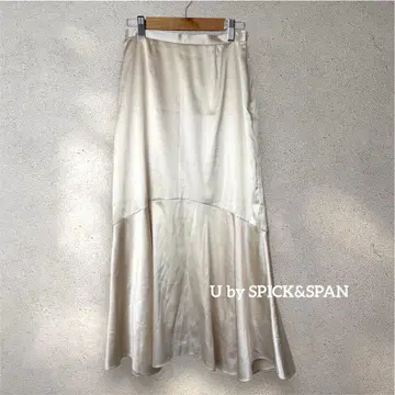 U by 스픽앤스팬 새틴 헴라인 플레어 롱 스커트