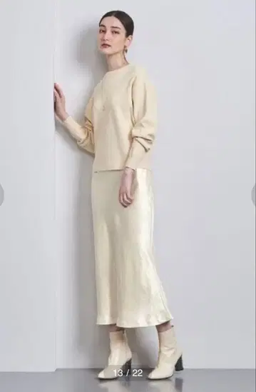 유나이티드 애로우즈 새틴 세미 플레어 스커트 36