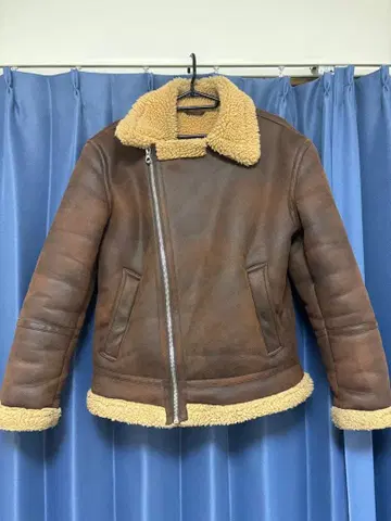 ZARA 브라운 가죽 아우터 보아 카라 부착