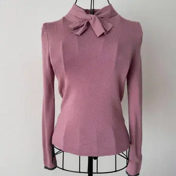 질스튜어트 리본 니트 상의