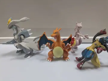 포켓몬 몬코레 메가 루카리오 화이트큐렘 리자몽 뮤츠