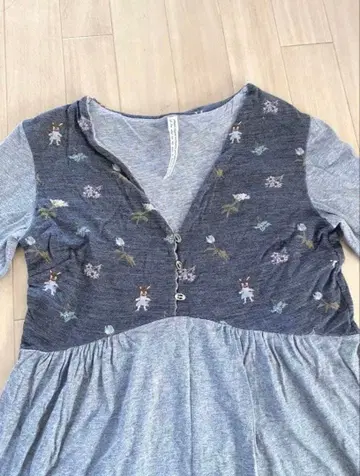 자수 들어간 그레이 긴팔 튜닉