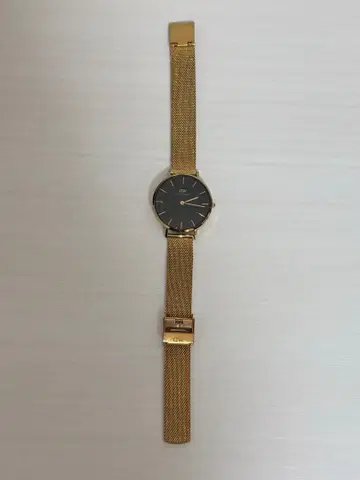 Daniel Wellington 블랙 다이얼 손목시계