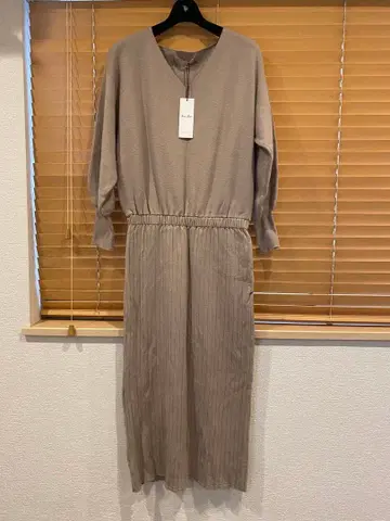 택 포함 새상품 프리즈마트 베이지 니트 원피스 긴팔 허리밴딩