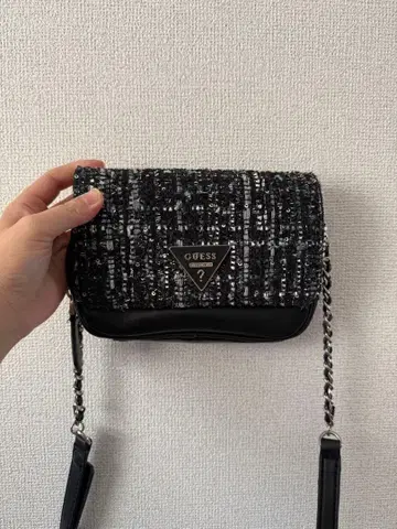 [ 가격 인하 협상 가능 ] GUESS 트위드 숄더백 블랙/실버