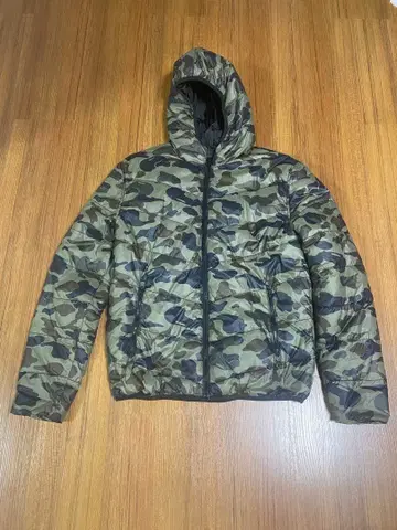 H&M 카모 패턴 후드 부착 다운 자켓