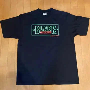 DOWNLOW HOOK UPS T셔츠 BLACK OWNED 사인