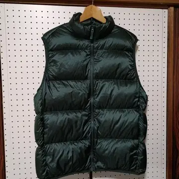 새상품급 유니클로 울트라 라이트 다운 베스트 XL 사이즈 그린