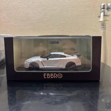 EBBRO NISSAN GT-R NISMO (Silver)