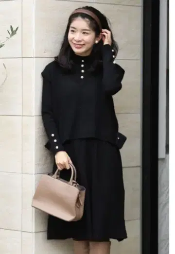 이어지는 펄 버튼 니트 원피스와 베스트 2세트 3way