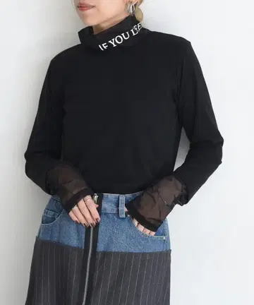 새상품 이번 시즌 에이미 로우 플로키 텍스트 하이넥 상의 블랙