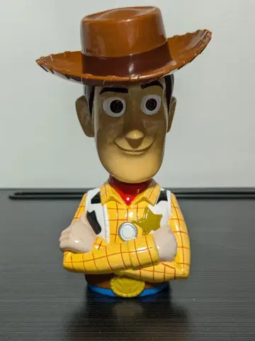 토이스토리 우디 고개 흔드는 피규어 Disney store 저금통
