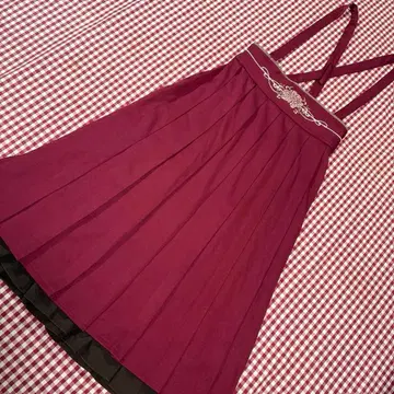 새상품급 axesfemm 액시즈 와인색 플리츠 스커트 크로스 스트랩