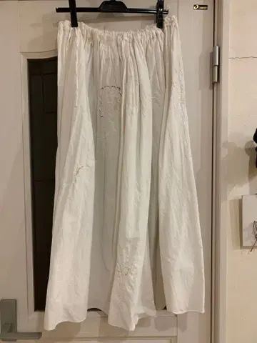 자수 화이트 코튼 롱 스커트