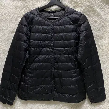 유니클로 2024년 울트라 라이트 다운 노카라 블랙 XL 사이즈