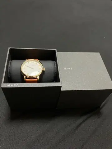 마크바이마크제이콥스 손목시계 MBM1316 골드 x 베이지