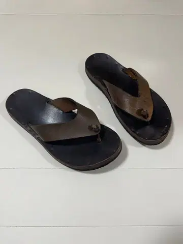 JUTTA NEUMANN 샌들