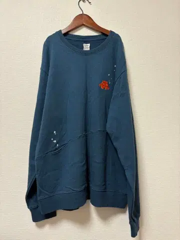 그라니프 타코 자수 다크 블루 스웨트 셔츠