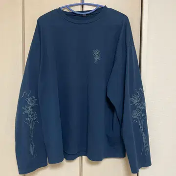 HARE 네이비 긴팔 티셔츠 꽃무늬 자수