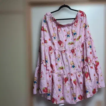 플레어 스커트 스트로베리 패턴 핑크