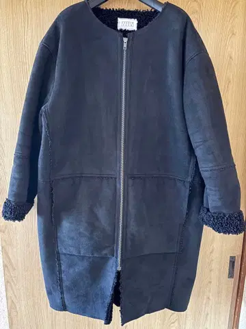 로리즈팜 무스탕 코트 블랙 코트